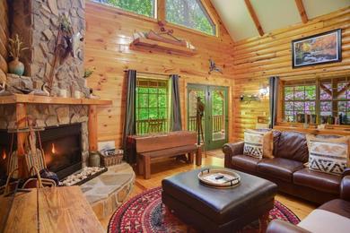 Holiday home Tree Top Lodge - Gorgeous Lake Cabin with Hot Tub & Magnificent Views of Forests and Mountains! cabin