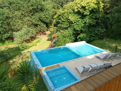 Отель Casa com piscina privada e jacuzzi no Gerês