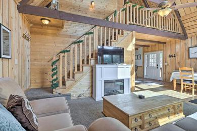 Дом отдыха Pet-Friendly Duck Creek Village Cabin with Fire Pit!