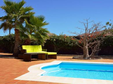 Comfortable Holiday Home in Yaiza with Swimming Pool