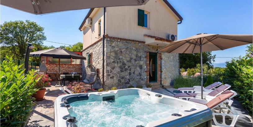 Holiday home Nice home in Gornja Hlapa with 2 Bedrooms, Jacuzzi and WiFi