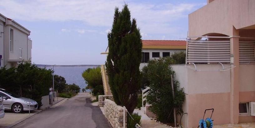Apartments Apartments by the sea Mandre, Pag - 16069