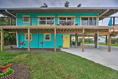 Holiday home Everglades Getaway with Deck and Water Views!