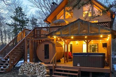 Updated Pocono Mtns Chalet with Hot Tub and Sauna!