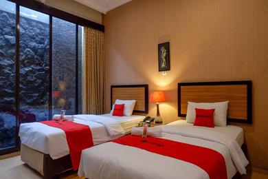 Hotel RedDoorz Plus near Amplaz Yogyakarta