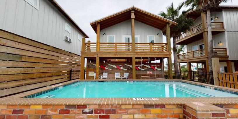 Holiday home PFC114B Cottage Located in Town, Shared Pool, Ample Parking, Close to Restaurants