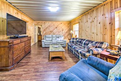 Дом отдыха Pet-Friendly Ellijay Escape with Yard and Grill!