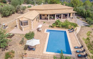 Amazing home in Ses Rotgetes de Canet with 4 Bedrooms, WiFi and Outdoor swimming pool