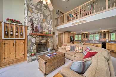 Дом отдыха Spruce Pine Retreat with Gas Grill and Mtn Views!
