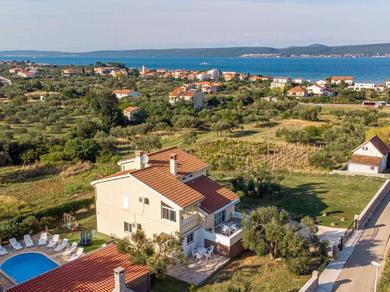  Large home with pool and outdoor kitchen,300 m distant from the sandy beach !