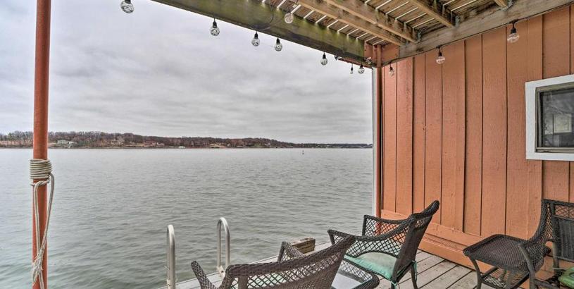 Holiday home Lakefront Grove Retreat with Boat Dock and Lift!