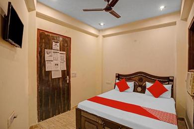 Hotel OYO Sunset Inn Near Badarpur Border Metro Station