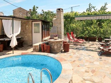 Holiday home Holiday Home Margeta - KRK245