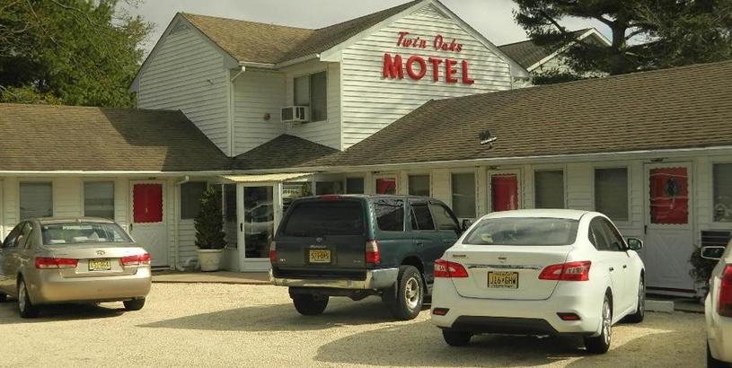Мотель Twin Oaks Motel