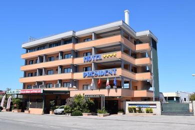 Отель Hotel President Pomezia
