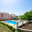 Holiday home Amazing Home In Studenci With 4 Bedrooms, Jacuzzi And Outdoor Swimming Pool