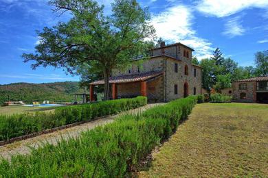 Castello di Montalto Villa Sleeps 22 with Pool Air Con and WiFi