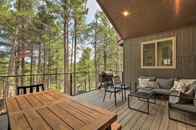 Дом отдыха Lavish National Forest Retreat with Hot Tub and Views!