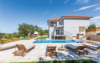 Дом отдыха Four-Bedroom Holiday Home in Blato na Cetini