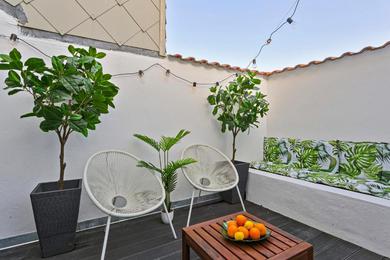 Heavenly Apartment with cosy patio at 10 min from the beach