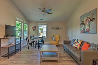 Holiday home Charming Candler Cottage about 12 Miles to Asheville!