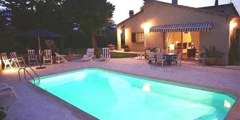 Вилла Villa de 3 chambres avec piscine privee jacuzzi et jardin amenage a Cereste