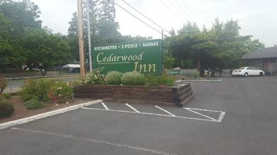 Мотель Cedarwood Inn