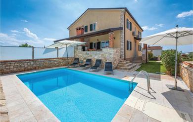 Holiday home Beautiful home in Lovrecica with 3 Bedrooms, WiFi and Outdoor swimming pool