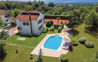 Holiday home Amazing home in Viskovo with 6 Bedrooms, WiFi and Outdoor swimming pool