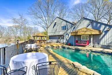 Holiday home Stunning Southaven Estate Pool and Spacious Deck!