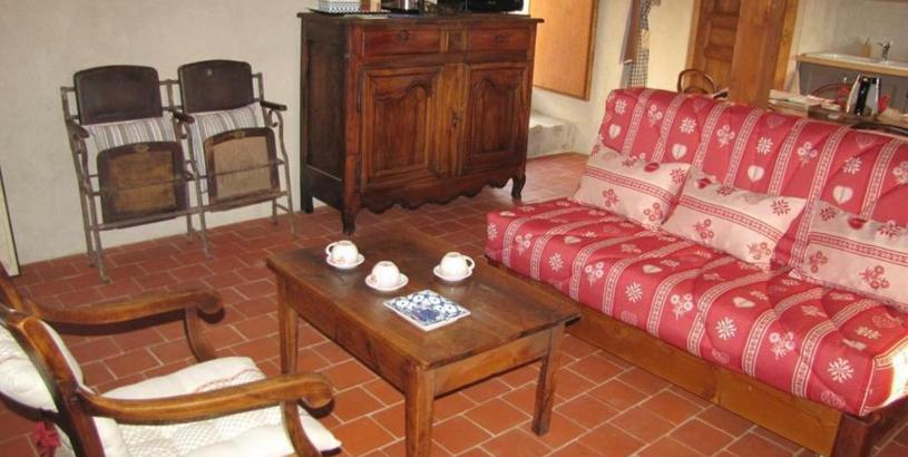 Holiday home Gîte Apinac, 4 pièces, 6 personnes - FR-1-496-188