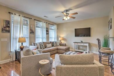  Macon Townhome with Patio, 5 Miles to Downtown!