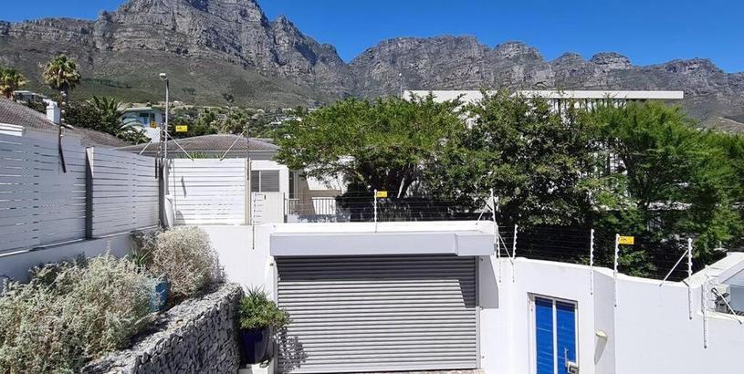 Apartments Luxury living in Camps Bay - Bachelor studio
