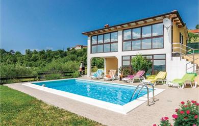  Stunning Home In Meloni With 4 Bedrooms, Wifi And Outdoor Swimming Pool