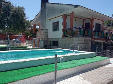 Отель Casa rural con piscina, barbacoa y parque infantil