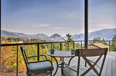 Holiday home Gorge Retreat - Modern Carson Home with Mtn Views!
