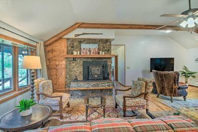 Дом отдыха Moose Park Lodge Charming Walden Retreat!