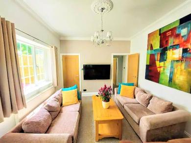 Apartments 5 Bedroom Apartment, great value, versatile accommodation near the Cotswold Way