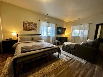 Sonia's Guest Suite in Montesano-Gateway to Olympic National Park