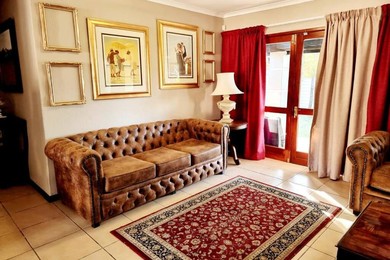 Home in estate - 1km from Olivedale Netcare Clinic