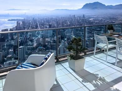 Апартаменты Luxury Design Apartment on the 41st Floor - Breathtaking Views