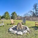 Дом отдыха Serene Great Barrington Cottage with Fire Pit!