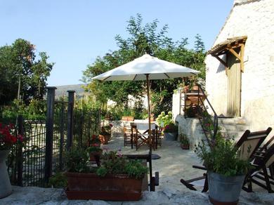 Apartments One bedroom appartement with enclosed garden and wifi at Abbateggio