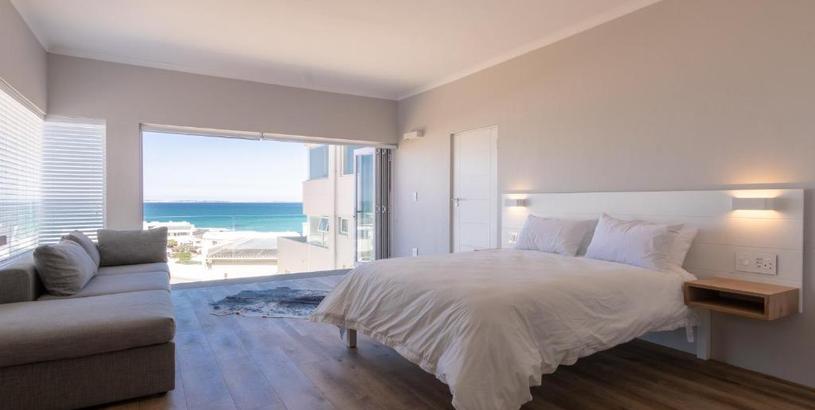 Апартаменты Small Bay Beach Suites