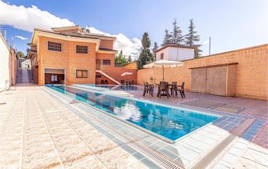 Holiday home Beautiful Home In Albolote With 8 Bedrooms, Outdoor Swimming Pool And Swimming Pool
