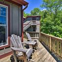 Holiday home Home Spacious Deck 1 Mi to Otter Falls Trail