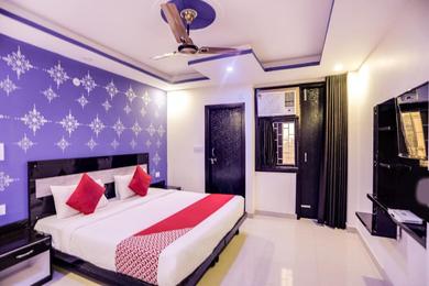 Hotel OYO Flagship BD Palace Near Dwarka Sector 9 Metro Station
