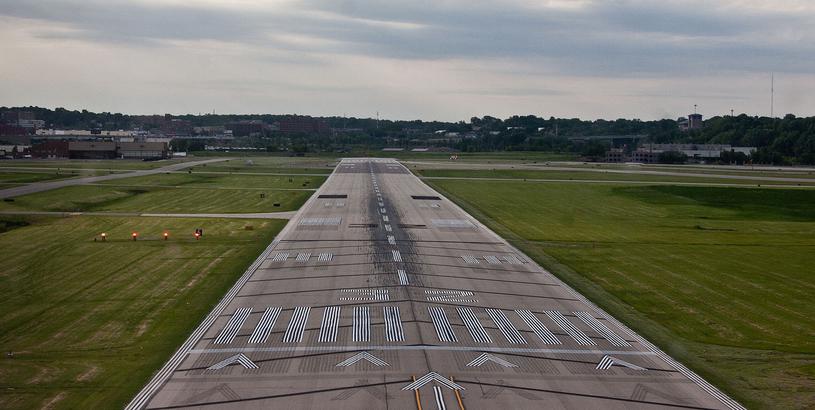 Eastern WV Regional Airport/Shepherd Field (MRB), Мартинсбург, Соединенные Штаты