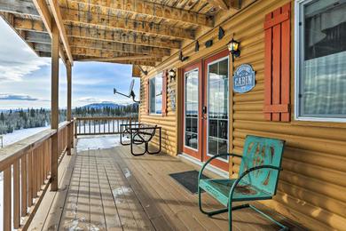 Дом отдыха Cozy Jefferson Cabin with Picturesque Mtn Views!