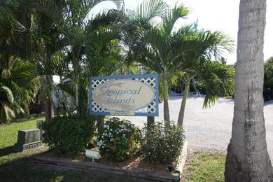 Мотель Tropical Winds Beachfront Motel and Cottages